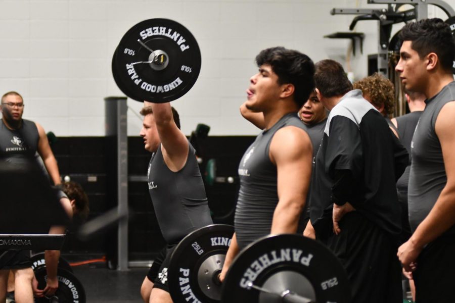 Freshman Cameron Maxey and junior Juan Garcia work out during class.  
Each sport rotated through the weight room on certain days so all teams could take advantage of it. 