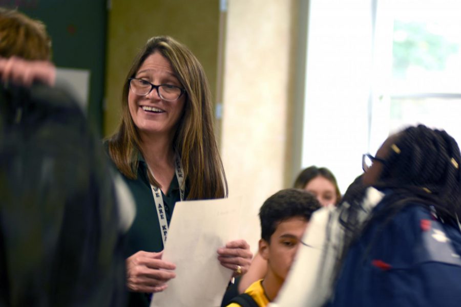 English teacher Kristie Walsh leads a lesson during PIT classes in the fall. Freshmen went through a nine-work course during flex hour at the beginning of the year to help them adjust to high school. 