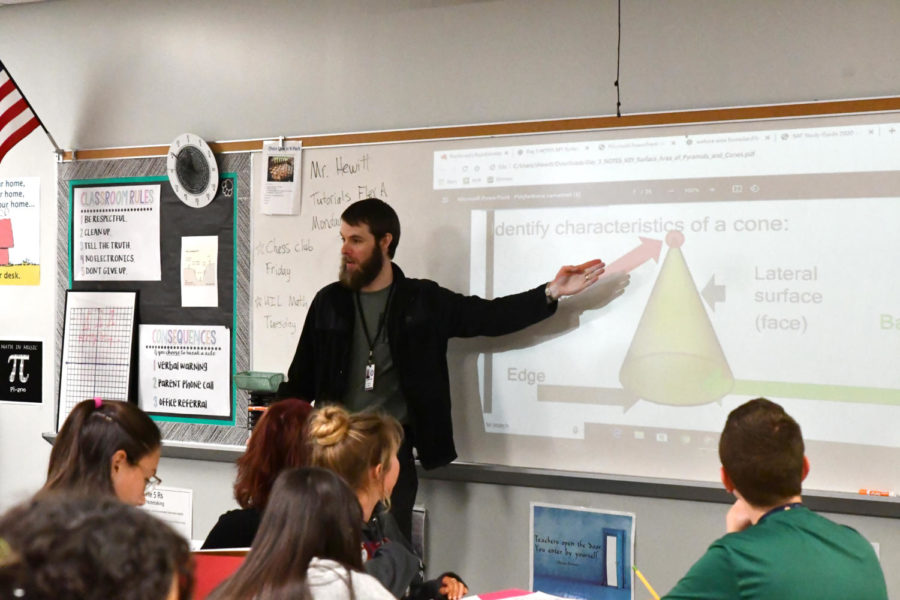 Geometry teacher Steven Hewitt instructs his fifth period class. He has not had a cell phone since 2019. 