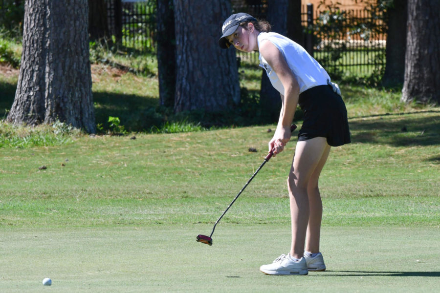 Senior+Kendall+Kerr+lines+up+a+putt+during+a+golf+tournament+in+the+fall.+She+will+compete+at+the+regional+golf+championships+this+week.