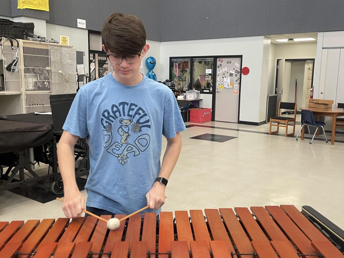 Junior+Preston+Carpenter+practices+the+marimba+during+school+in+January.+He+joined+the+band+his+freshman+year.+