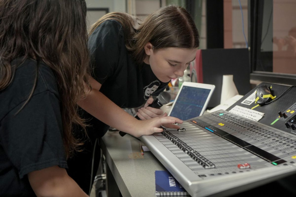 Senior Maebeth Potter helps sophomore Eleanor Durand with the soundboard on Sept. 6. Potter advanced to nationals at the Texas Thespian Festival in November. 
