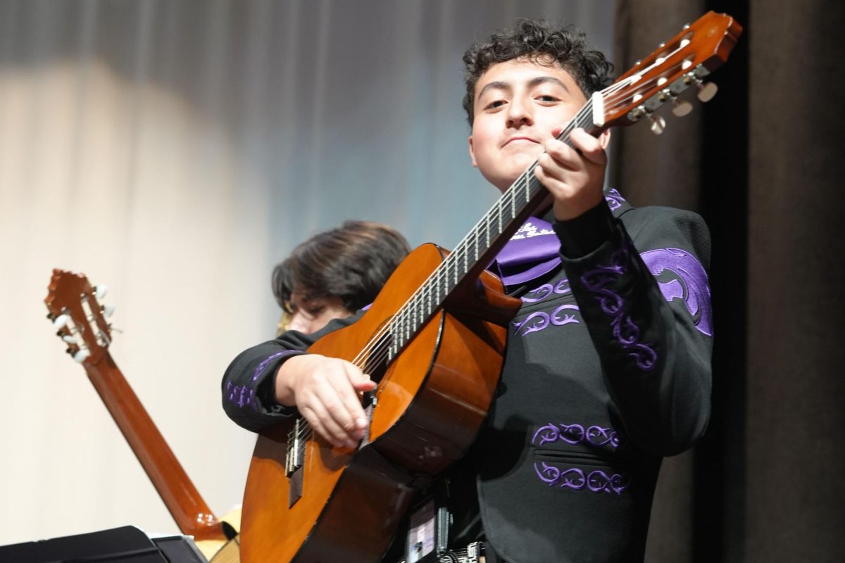 [Video] District mariachi performs during lunch for students