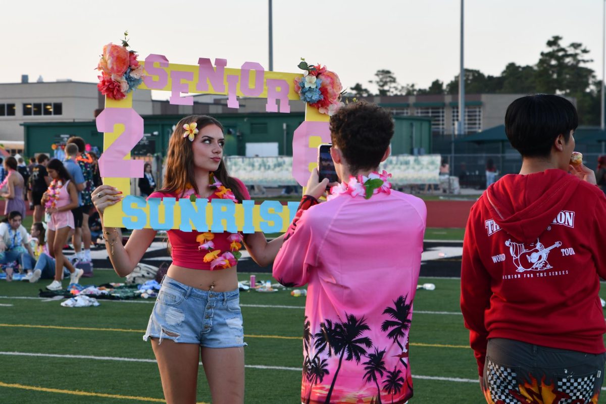 Seniors celebrate at sunrise