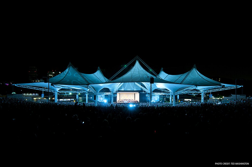 The Cynthia Woods Mitchell Pavilion during 2016 Star-Spangled Salute. Photo credit: Woodlands Pavilion, CC BY-SA 4.0 via Wikimedia Commons