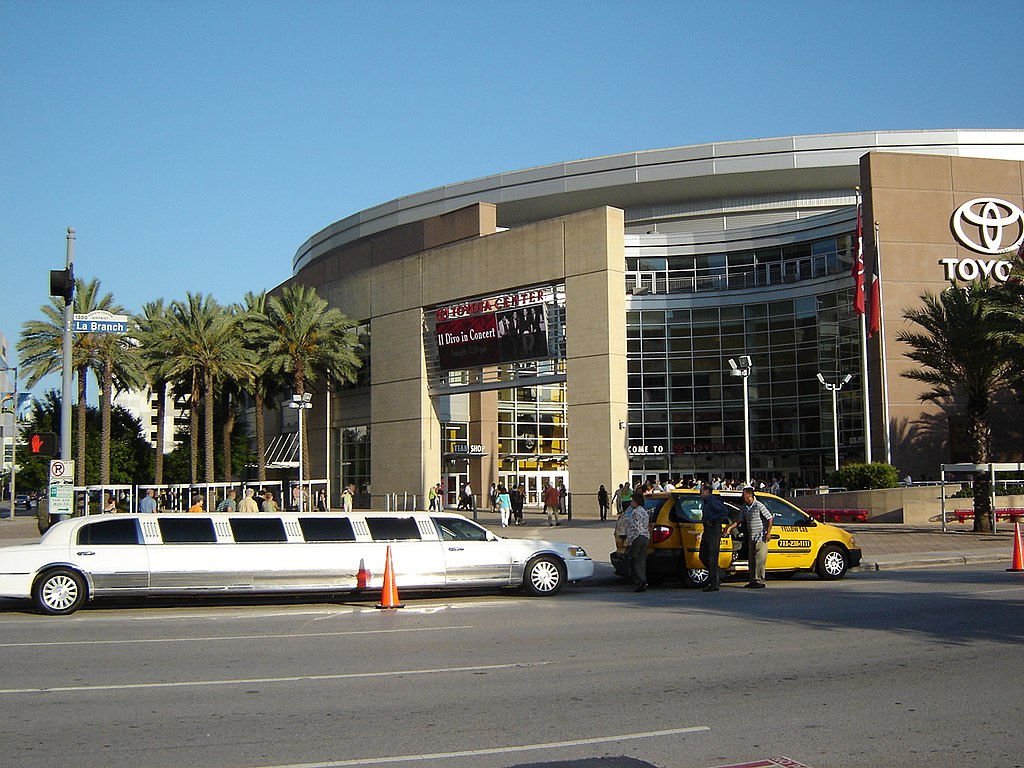 Toyota Center is one of the most popular locations in downtown Houston for concerts. Photo credit: Chanilim714, CC BY-SA 3.0 via Wikimedia Commons