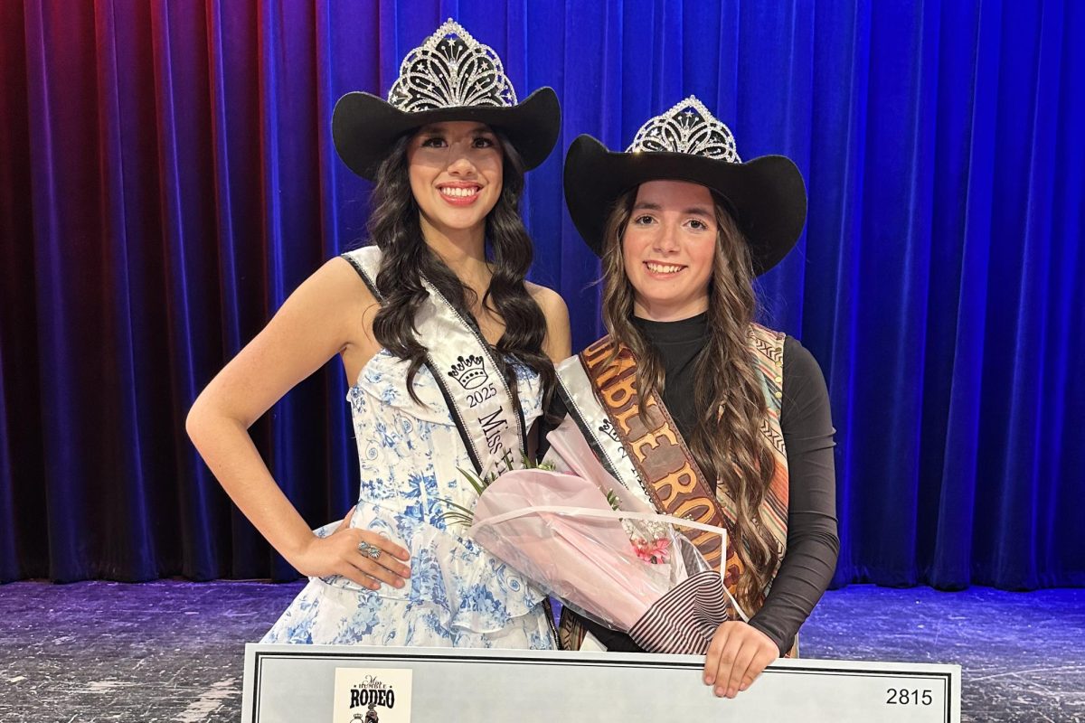 Freshman Natalia Mena hands down her title as Miss Teen Humble Rodeo to Rose Anderson, a freshman at Atascosita HS, on Nov. 15, 2025. Photo courtesy of Natalia Mena.

